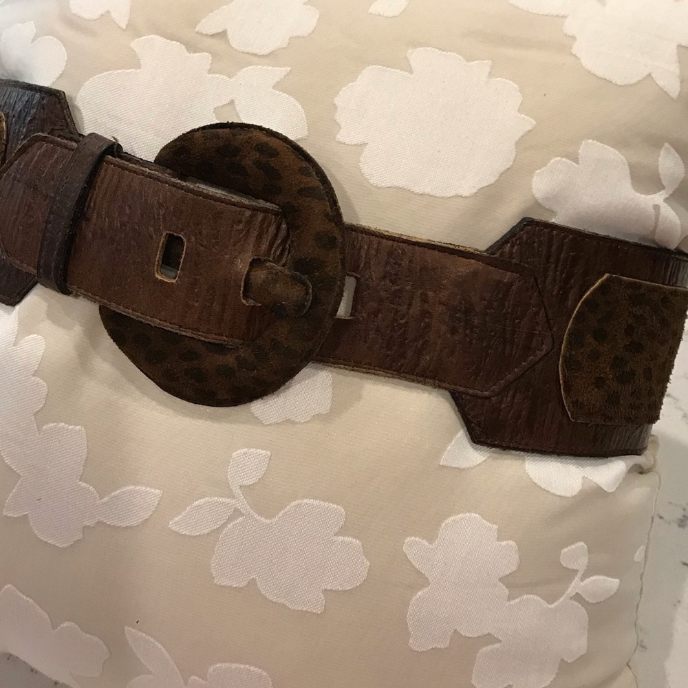 Unique vintage leather Apple ACC of New York belt